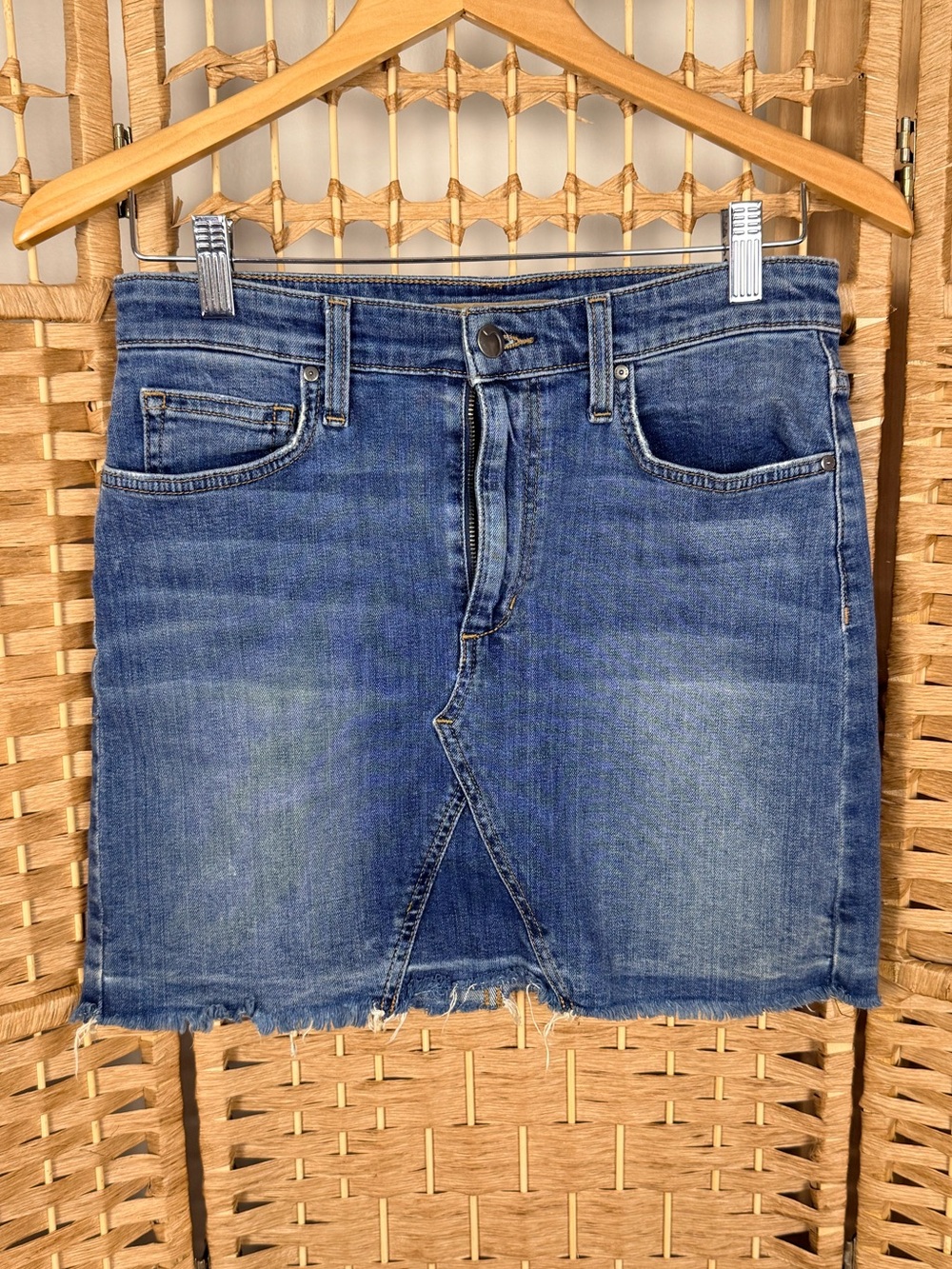 Joe’s Jeans Women’s Denim Mini Jean Skirt Size 27 Frayed Hem